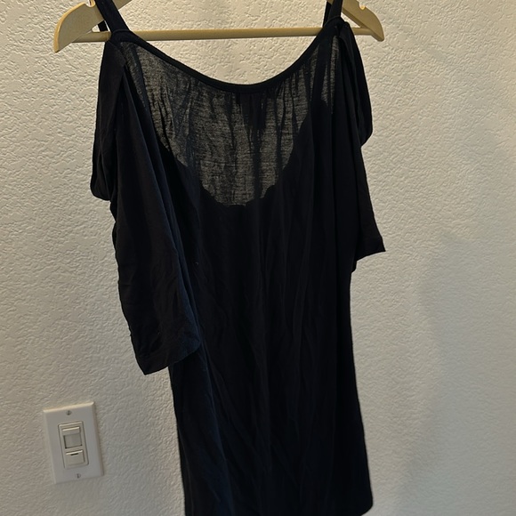 Kenner open shoulder/loose fitting shirt in size small. Blk - Picture 4 of 4
